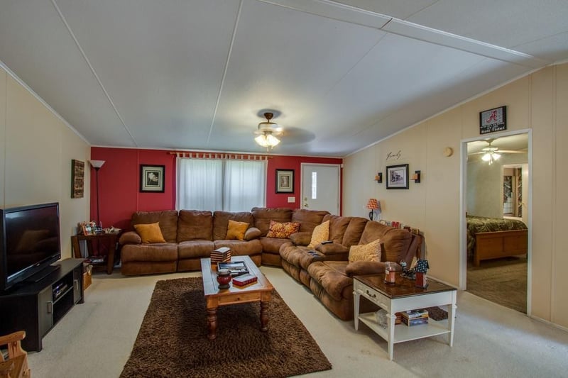 83 Skelton Ln, Pleasant Shade, TN 37145