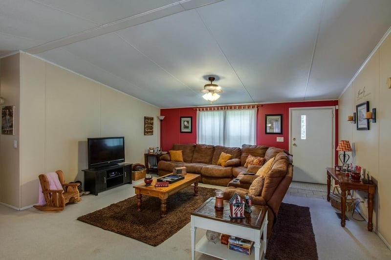 83 Skelton Ln, Pleasant Shade, TN 37145