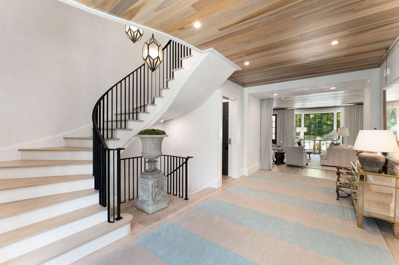 325 Walnut Dr, Nashville, TN 37205