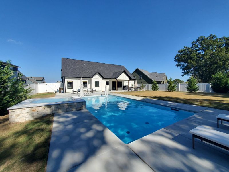 324 Tuscany Village Dr, Ringgold, GA 30736