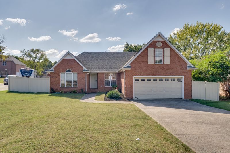 323 Shadowood Dr, Smyrna, TN 37167