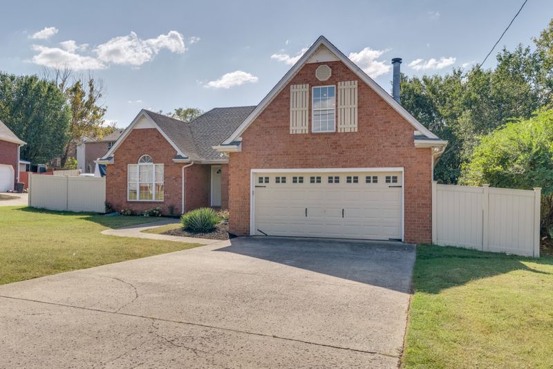 323 Shadowood Dr, Smyrna, TN 37167