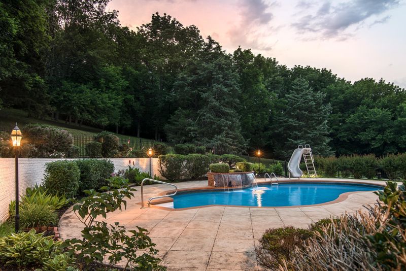 17 Castlewood Ct, Nashville, TN 37215