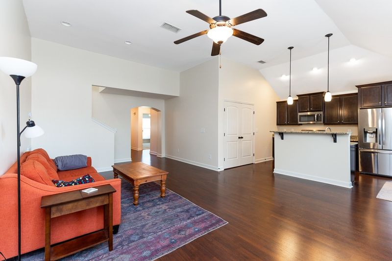 1207 Oxford Village Cir, Columbia, TN 38401