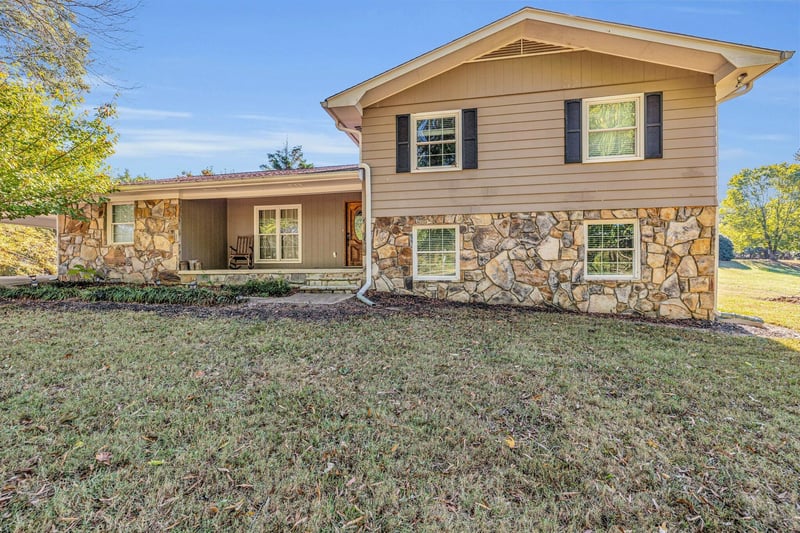2213 Lafayette Rd, Rocky Face, GA 30740