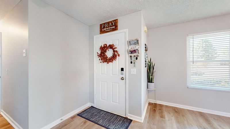 5802 Roxbury Dr, Murfreesboro, TN 37128