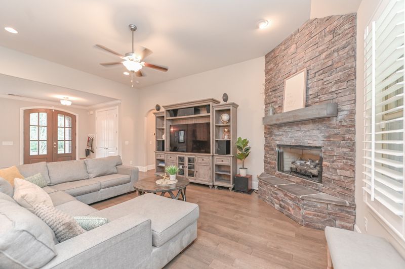 1431 Center Point Rd, Hendersonville, TN 37075