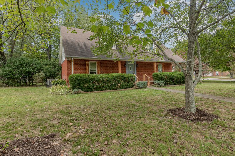 2302 Riverstone Dr, Murfreesboro, TN 37128