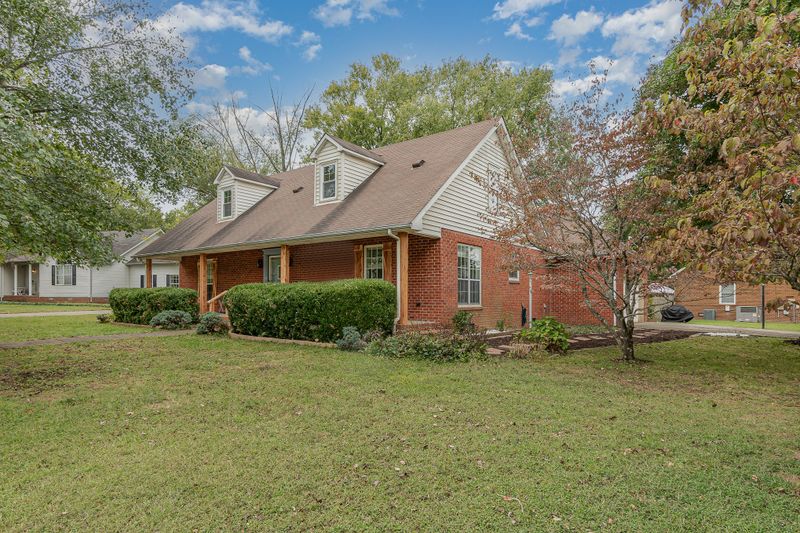 2302 Riverstone Dr, Murfreesboro, TN 37128