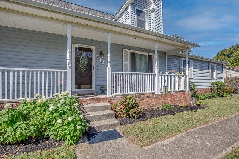 744 Walnut Ridge Dr, La Vergne, TN 37086