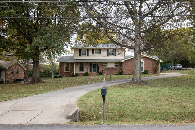 170 Luna Ln, Hendersonville, TN 37075