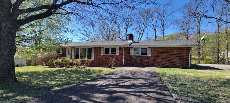 213 Crosby Dr, Dickson, TN 37055