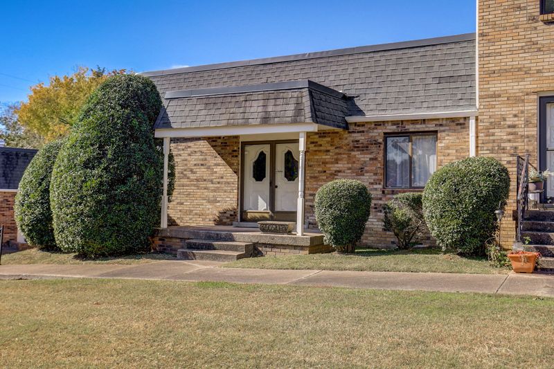 218 Lake Chateau Dr, Hermitage, TN 37076