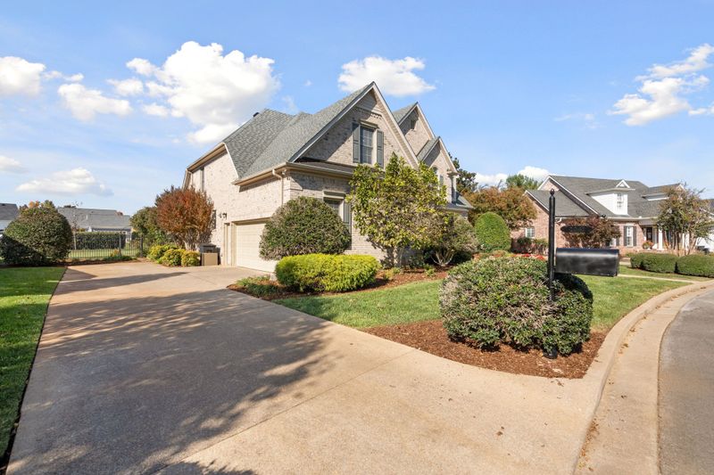 2041 Prestwick Dr, Murfreesboro, TN 37130