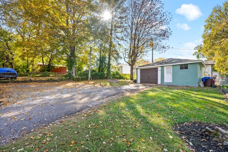 706 5th Ave W, Springfield, TN 37172