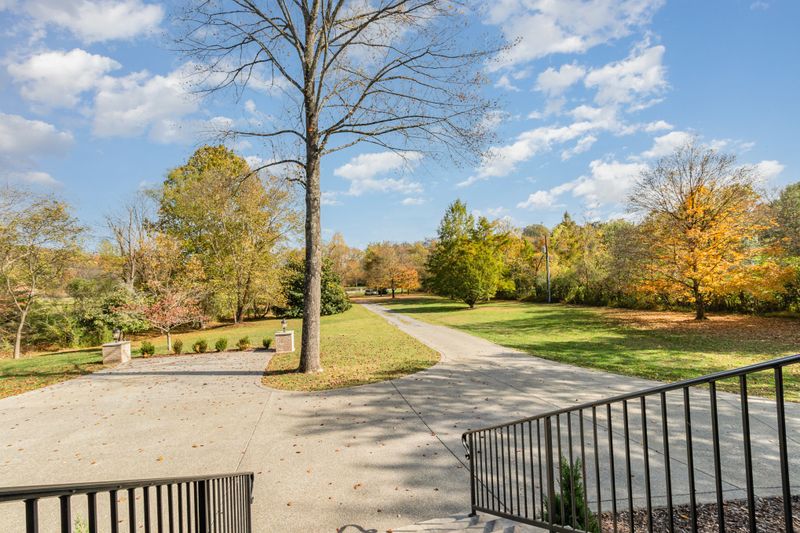 1689 Anderson Rd, Hendersonville, TN 37075