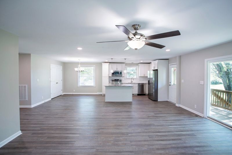 1901 Lake Rd, Greenbrier, TN 37073