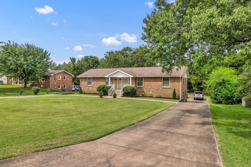 108 Chiroc Rd, Hendersonville, TN 37075