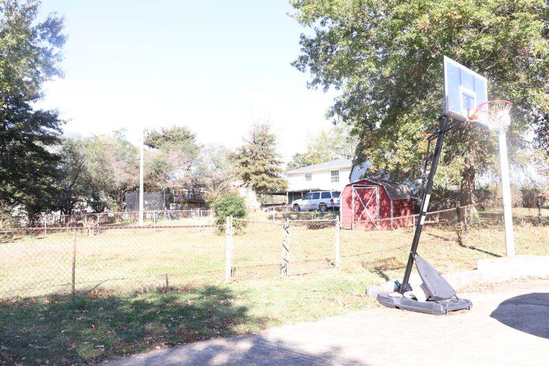 554 Walton Ferry Rd, Hendersonville, TN 37075