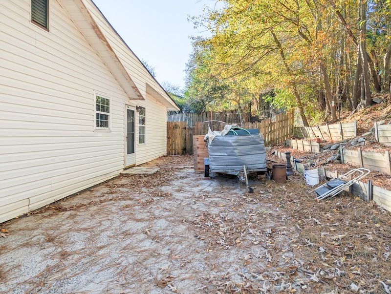 6 Valley View Dr, Cartersville, GA 30120