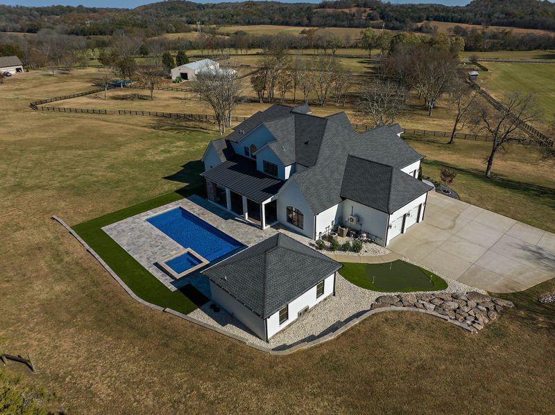 1838 Les Robinson Rd, Columbia, TN 38401
