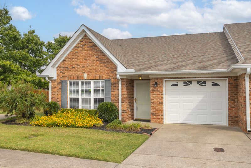 721 Village Green Cir, Murfreesboro, TN 37128