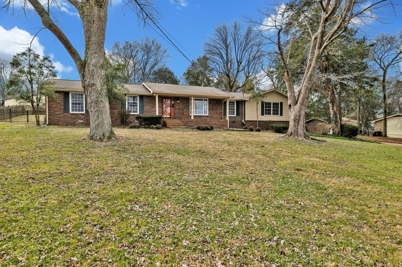 143 Fairways Dr, Hendersonville, TN 37075