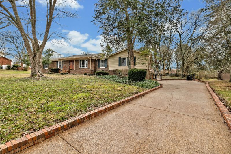 143 Fairways Dr, Hendersonville, TN 37075