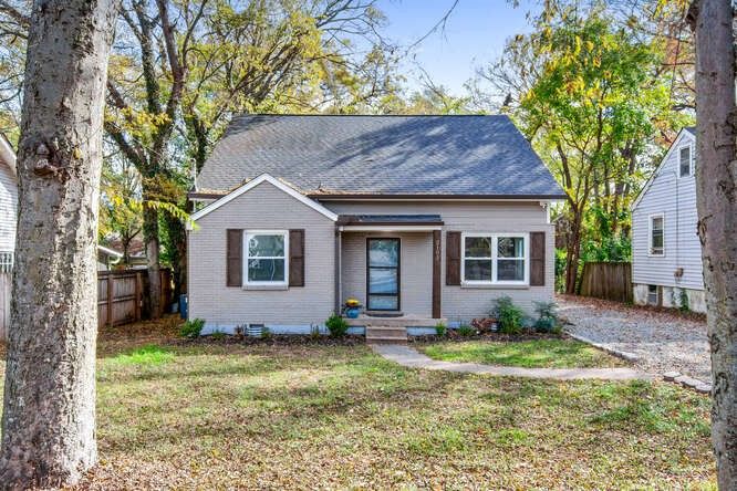 2105 Riverside Dr, Nashville, TN 37216
