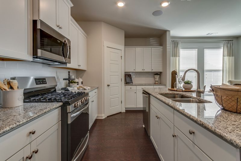 655 Ballard Dr, White House, TN 37188