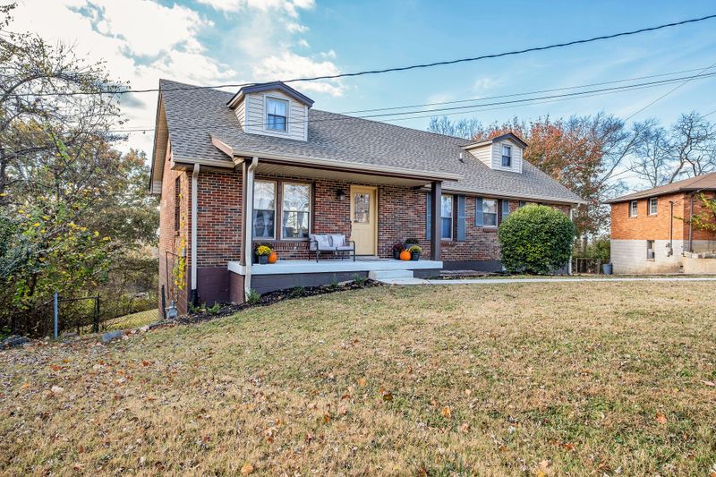 210 Bonnacliff Ct, Hermitage, TN 37076