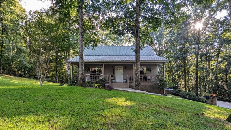 128 Winter Ln, Trenton, GA 30752