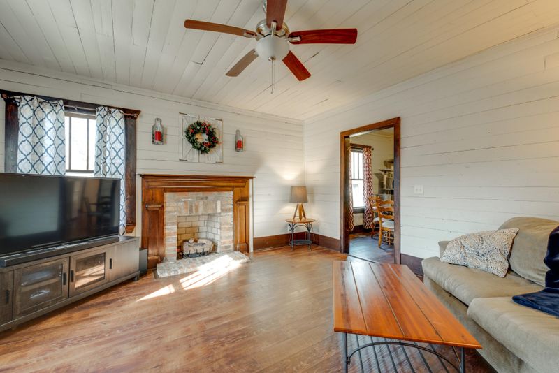 192 Gray St, Graysville, GA 30726