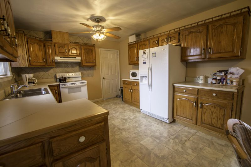 703 Mary Agnes Dr, Rossville, GA 30741