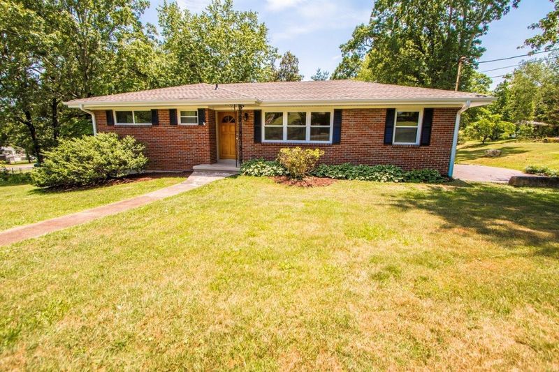 176 Hilltop Dr, Rossville, GA 30741