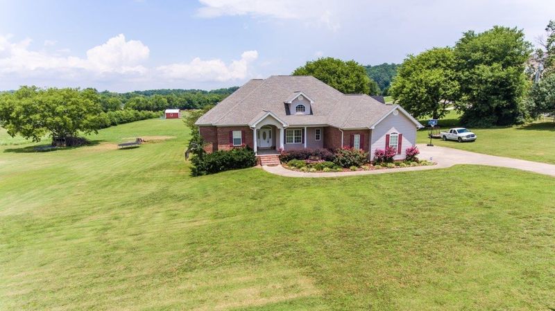 28 Henry Dr, Ringgold, GA 30736