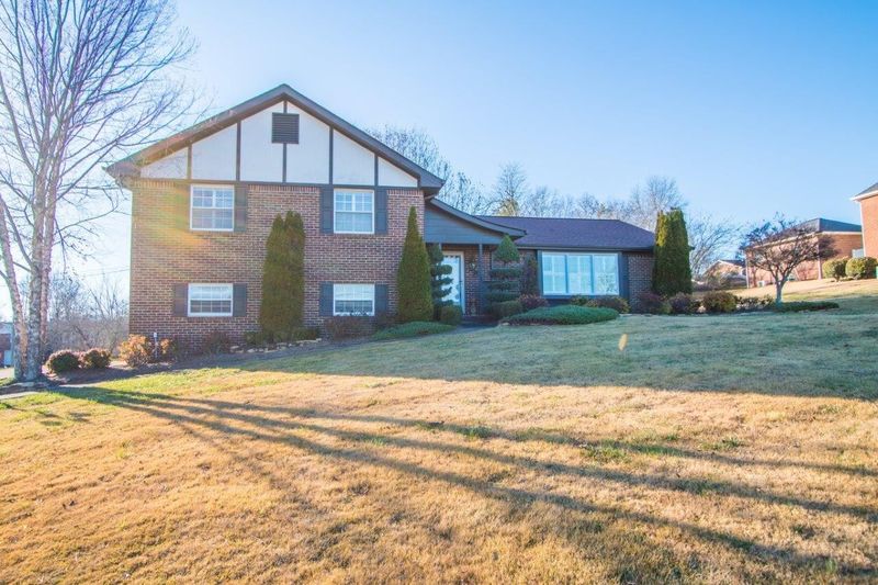 569 Crestview Cir, Ringgold, GA 30736