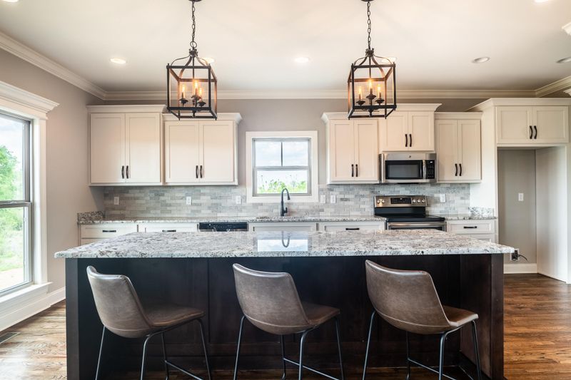 607 Quartz Dr, Chickamauga, GA 30707