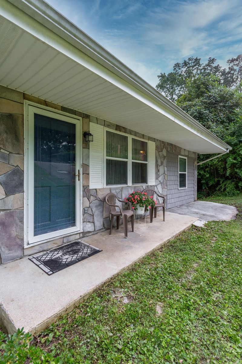 239 Sparrow Ln, Ringgold, GA 30736
