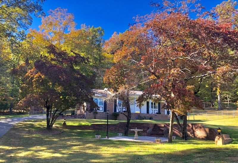 591 Bicentennial Trl, Rock Spring, GA 30739