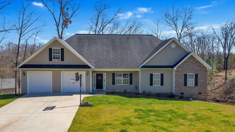 1055 Durgan Pl, Dalton, GA 30721