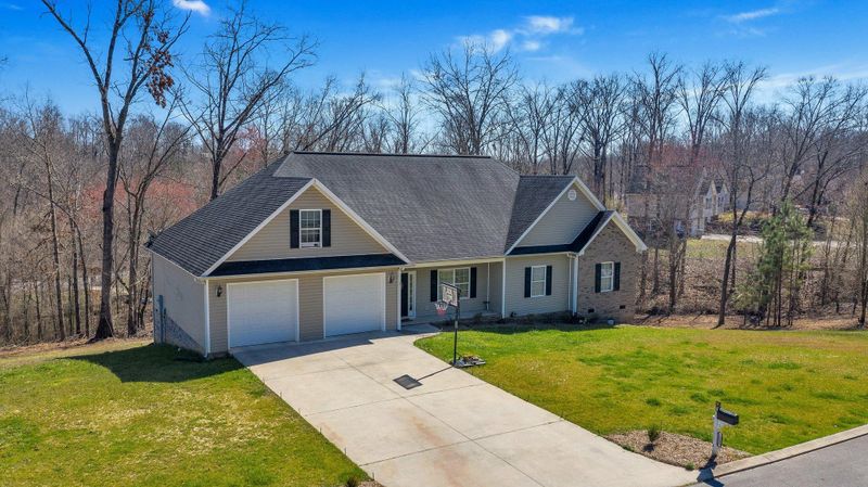 1055 Durgan Pl, Dalton, GA 30721
