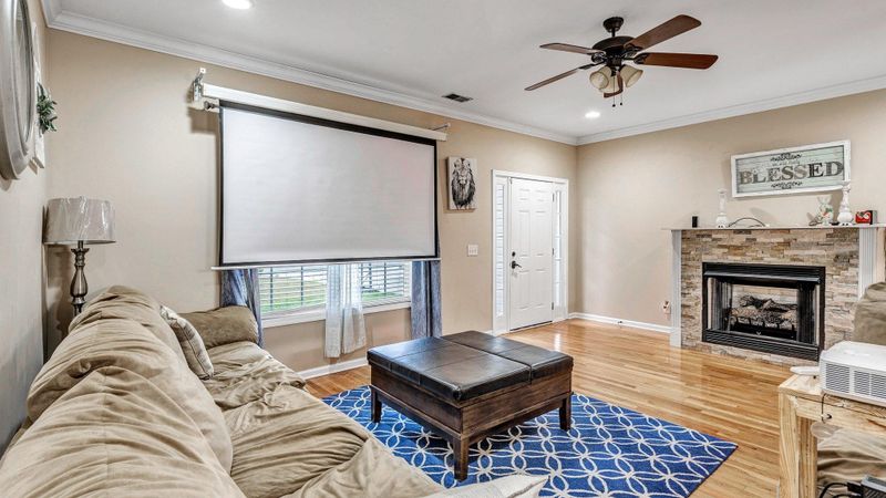 1055 Durgan Pl, Dalton, GA 30721