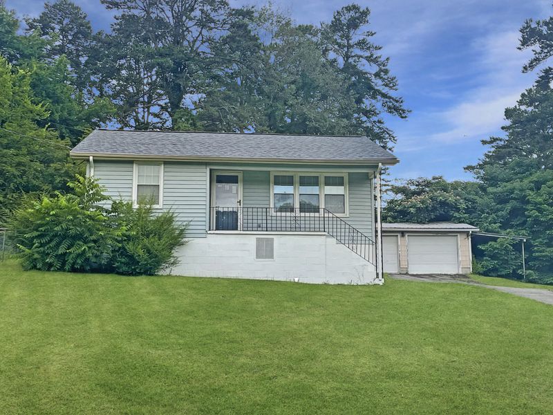 825 Caldonia St, Rossville, GA 30741