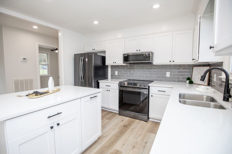123 Hillsdale Dr, Hendersonville, TN 37075