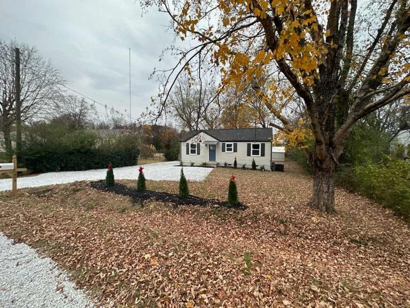 1906 Dahlia Dr, Nashville, TN 37210