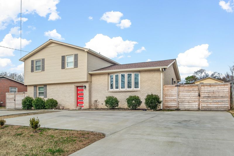 3853 Augusta Dr, Nashville, TN 37207
