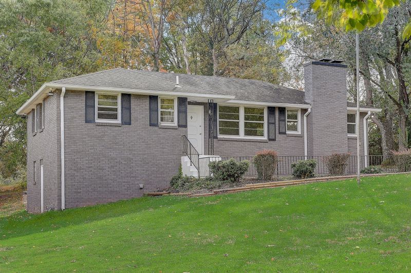 2935 Donna Hill Dr, Nashville, TN 37214