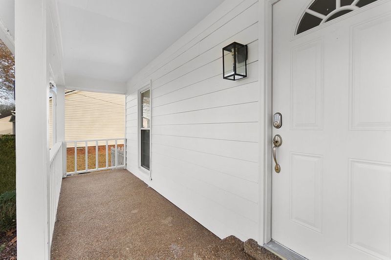 961 Harpeth Bend Dr, Nashville, TN 37221