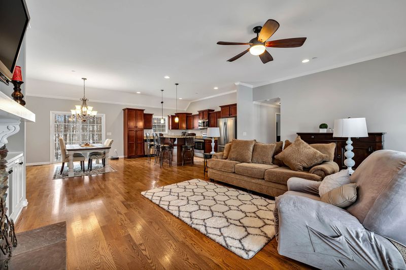 1075 Double Tree Ct, Ashland City, TN 37015